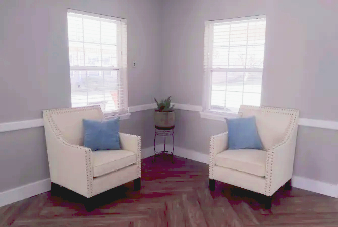 Relaxing seating area with two white armchairs